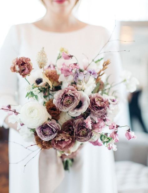 purple ranunculus bouquet Purple Ranunculus, Ranunculus Wedding, Ranunculus Bouquet, Winter Wedding Planning, Wild Wedding, Purple Wedding Bouquets, Amethyst Wedding, Purple Wedding Flowers, Centerpieces Wedding