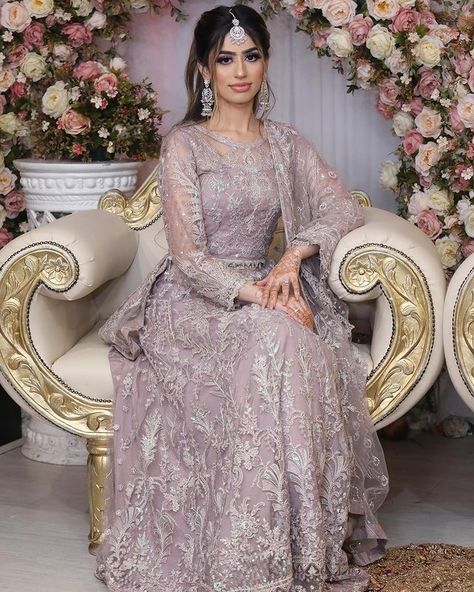 Walima Bridesmaid Dresses, Asian Wedding Outfits Guest, Desi Wedding Outfits Guest, Pakistani Prom Dresses, Desi Prom Dresses, Desi Prom, Pakistani Wedding Guest Outfits, Desi Bridesmaids Outfits, Nikkah Theme