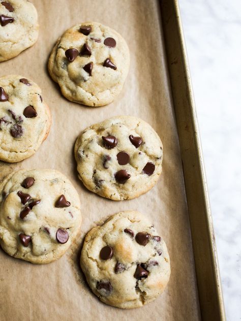 Freezer Cookie Dough Recipe by Wood and Spoon blog. This is a simple recipe for make-ahead cookie dough that bakes from frozen and can be stored in advance. Adapt the recipe to include your favorite chocolate, nuts, and other fillings. These cookie dough balls make a great gift to share with people and an excellent last-minute dessert! Learn how on thewoodandspoon.com. Freezer Cookie Dough, Freezer Cookies, Cookie Dough Recipe, Gooey Cookies, Frozen Cookie Dough, Dough Recipes, Cookie Dough Recipes, Cookie Dough Balls, Chocolate Nuts