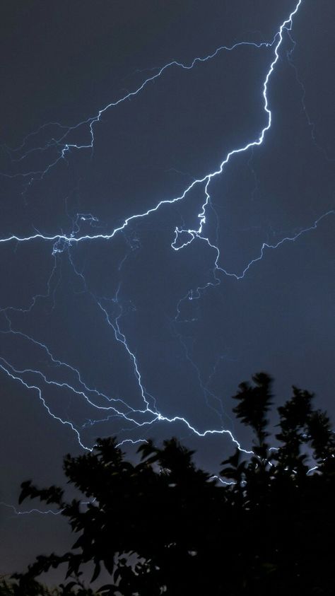 Thunder Aesthetic, Timo Werner, Lighting Storms, Grey Wallpaper Iphone, Lightning Photography, Frog Wallpaper, Home Lock Screen, Blue Lightning, Arte Van Gogh