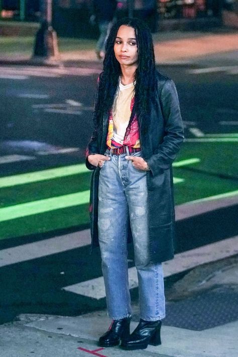 Zoe Kravitz Zoe Kravitz Braids, Zoe Kravitz Style, Zoe Isabella Kravitz, 30 Outfits, Zoe Kravitz, High Fidelity, Mode Inspo, Look Cool, Her Style