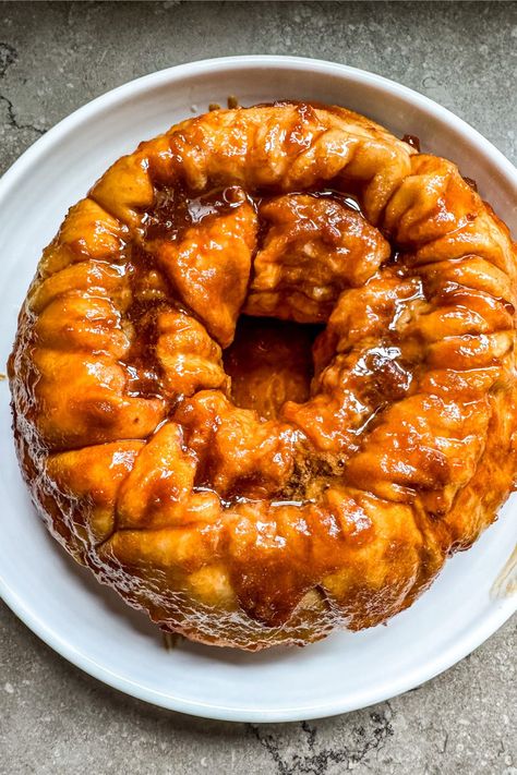 Overnight Monkey Bread with Butterscotch Pudding Monkey Bread With Pudding Recipe, Monkey Bread With Pudding, Monkey Bread With Butterscotch Pudding, Overnight Monkey Bread, Monkey Bread Recipe Easy, Rhodes Dinner Rolls, Easy Monkey Bread, Frozen Dinner Rolls, Frozen Rolls