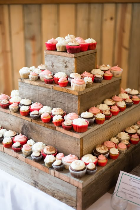 Diy Wedding Cupcakes, Wooden Wedding Cake Stand, Wooden Wedding Cake, Wood Cupcake Stand, Diy Cupcake Stand, Cupcake Stand Wedding, Diy Cupcake, Wedding Cake Stand, Cake Mini