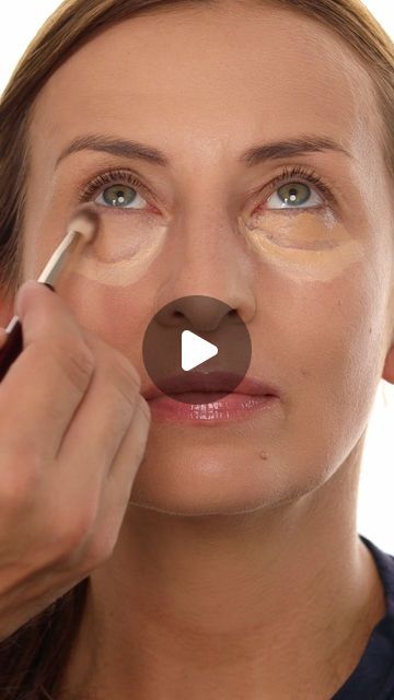 Cover Eye Bags With Makeup, Hollow Under Eyes Make Up, How To Hide Eye Bags With Makeup, Puffy Eye Makeup, Makeup For Puffy Eyes, How To Hide Under Eye Bags, Hide Under Eye Bags, How To Conceal Under Eye Bags, Undereye Makeup Tutorial