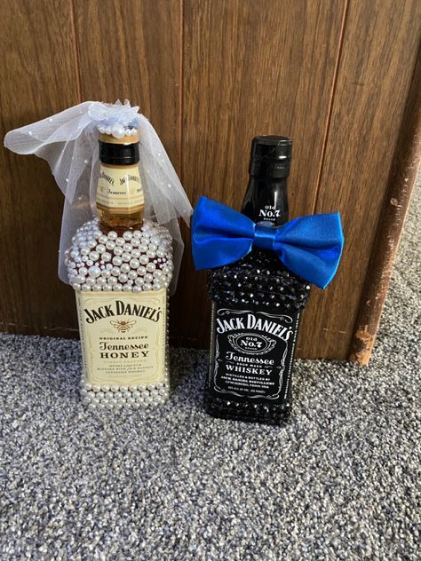 Jack Daniels Bottle Crafts, Jack Daniels Wedding Centerpieces, Jack Daniels Gift Ideas, Jack Daniels Bottle Wedding Centerpieces, Jack Daniels Bottle Decor, Jack Daniels Wedding, Gifts For Jack Daniels Lovers, Jack Daniels Wedding Favors, Jack Daniels Glitter Bottle