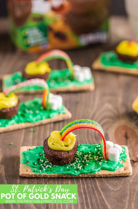 Easy St. Patrick’s Day Snack That Your Kids Will Love St Patricks Food, St Patrick Day Snacks, St Patrick Day Treats, St Patricks Crafts, Snack For Kids, St Patricks Day Crafts For Kids, St Patrick Day Activities, St Patricks Day Food, St Patrick's Day Crafts