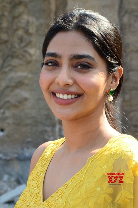 Actress Aishwarya Lekshmi Stills From Godse Movie Launch Press Meet #Actress #AishwaryaLekshmi #Godse Aishwarya Lekshmi Hot, Aishwarya Lakshmi, Aishwarya Lekshmi, Wamiqa Gabbi, Bollywood Hairstyles, Beautiful Dresses Short, Indian Actress Hot Pics, Beautiful Smile Women, Desi Beauty