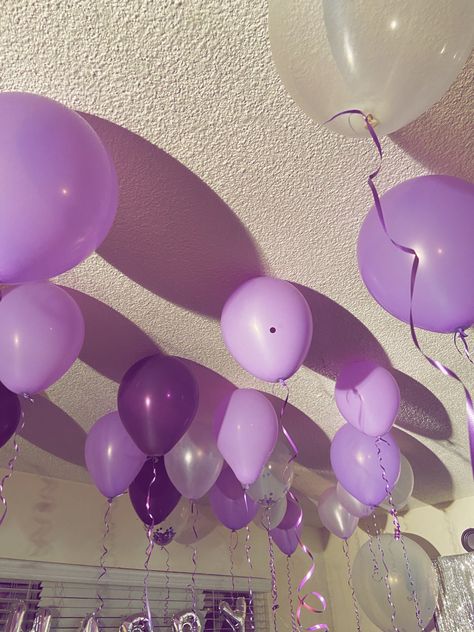 Birthday Graduation Party Purple Theme, Light Purple Party Theme, Purple Sleepover Party, Light Purple Birthday Party Ideas, Lavender Birthday Theme, Purple Balloons Aesthetic, Purple Balloon Decorations Birthday, Purple Birthday Aesthetic, Purple Birthday Theme