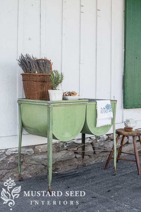 Farmhouse Colors, Milk Paint Furniture, Primative Decor, Galvanized Tub, Miss Mustard Seed, Tub Ideas, Farm House Colors, Wash Tubs, Miss Mustard Seeds