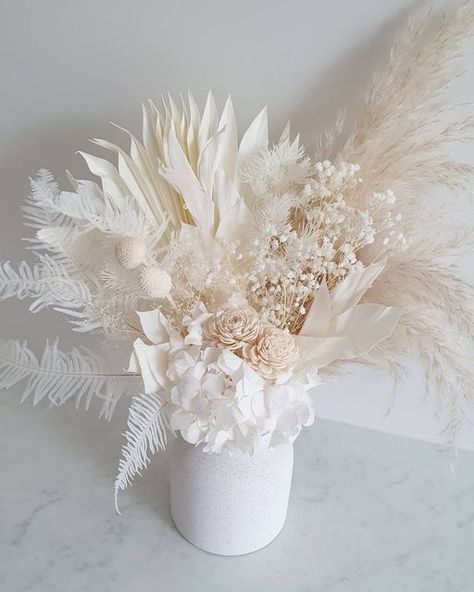 Moon of Floral Perth Florist🌙🌸 on Instagram: "Our Pearl range has a newby, up online now. Crisp white in a beautiful textured vase. Perfect for any home!! 🤍 Thank you so much to everyone who has shopped with us in our recent restock! We appreciate you all😘 There is not alot online now and this will be our only restock for September!😍 Afterpay available online link in our bio❤ #perthpreservedflowers #preservedflowersperth #perthfloraldesigner #preservedflowers #preservedflowerarrangements #p Dried Floral Arrangements, White Pampas, Textured Vase, Australian Flowers, Everlasting Flowers, Beauty Clinic, Dry Flower, White Vase, Flower White