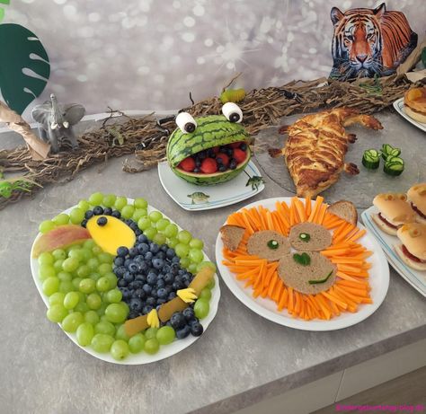 Safari Party Foods, Kids Birthday Food, Safari Theme Birthday Party, Jungle Theme Birthday Party, Animal Party Theme, Jungle Thema, Wild Birthday Party, Jungle Theme Birthday, Jungle Birthday Party