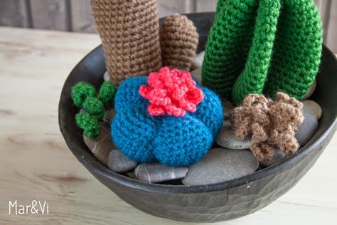 Cactus amigurumi paso a paso Cactus En Crochet, Cactus Craft, Amigurumi For Beginners, Crochet Garden, Plant Crafts, Cactus Diy, Fleurs Diy, Crochet Cactus, Pola Amigurumi