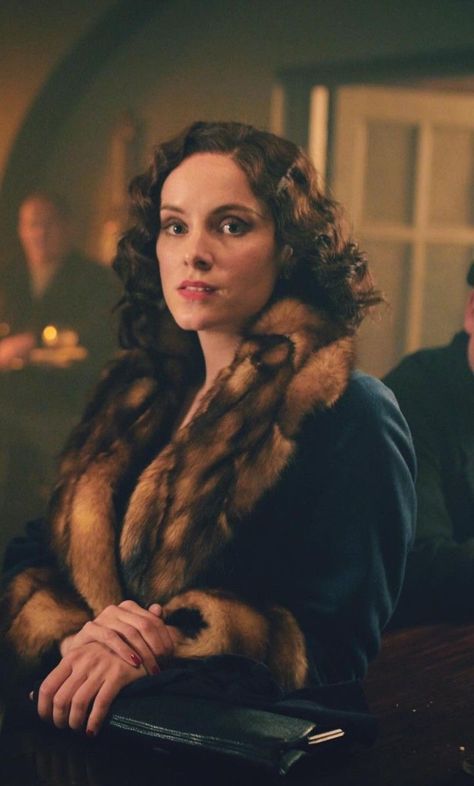 Ada Thorne Shelby, Peaky Blinders Ada Shelby, Ada Thorne, Ada Shelby, Sophie Rundle, Fur Cuffs, Womens Biker Jacket, Lady Biker, Central African