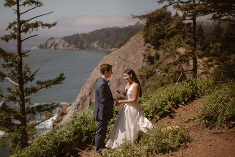 From Astoria to Brookings, the Oregon coast is the ideal place for couples looking to elope or plan a small wedding with iconic scenery – Haystack Rock at Cannon Beach, or maybe the black rock cliffs of Ecola State Park, Oregon’s coast has a mesmerizing beauty that makes it perfect for small weddings doors. Cannon Beach Wedding, Oregon Beach Wedding, Small Wedding Venues, Small Beach Weddings, Oregon Coast Wedding, Small Wedding Ideas, Planning A Small Wedding, Haystack Rock, Small Weddings Ceremony