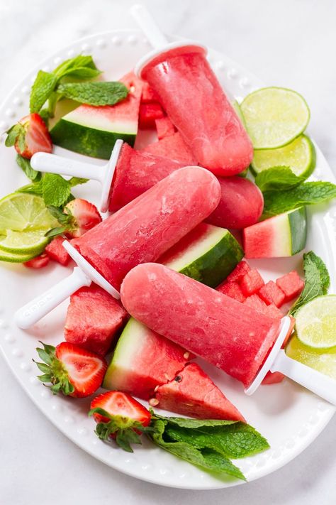 Watermelon Popsicles! These homemade watermelon popsicles are healthy and easy to make. Make these summer watermelon treats right at home! Only 4 natural ingredients #cookingformysoul What To Do With Watermelon, Watermelon Treats, Toddler Muffins, Watermelon Popsicles, Feta Salad Recipe, Healthy Popsicles, Fruit Creations, Fruit Popsicles, William Sonoma