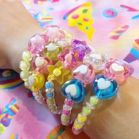 Pulseras Kandi, Make A Tie, Candy Bracelet, Kandi Ideas, Kandi Bracelets, Kawaii Accessories, Easter Girl, Kandy, Cute Bracelets