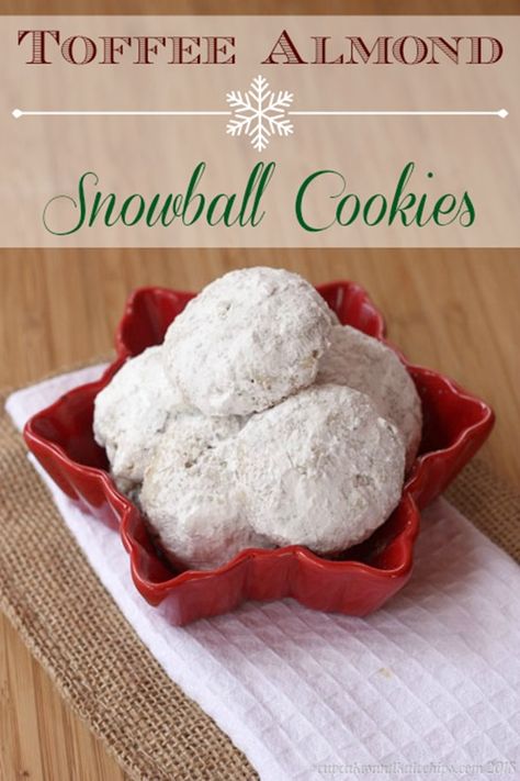 Toffee Almond Snowball Cookies Almond Snowball Cookies, Christmas Cookie Exchange Recipes, Snowball Cookie Recipe, Cookie Exchange Recipes, Candy Cookie, Snowball Cookies, Cookies Easy, Dessert Aux Fruits, Christmas Cookie Exchange