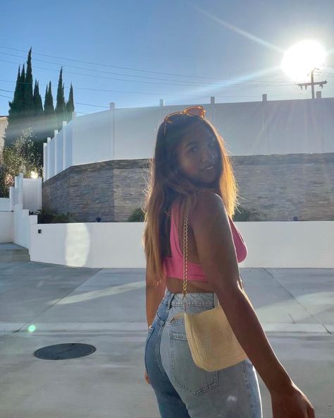 Orange Sunglasses, Spring Lookbook, Sunglasses Pink, Top Light, Pink Tank, Fit Inspo, Wash Jeans, Fitness Inspo, Neon Pink