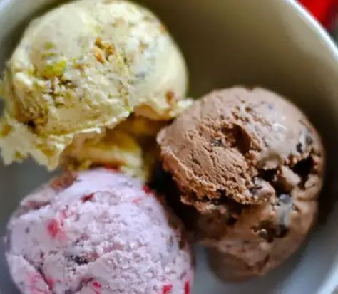 Italian Gelato Recipes - everybodylovesitalian.com Italian Gelato Recipe, Spumoni Ice Cream, Italian Gelato, Pistachio Gelato, Gelato Recipe, Recipe Italian, Custard Recipes, Birthday Desserts, Desserts For A Crowd