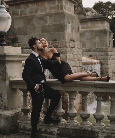 Couples Fancy Photoshoot, Mob Photoshoot, Group Shots, Best Friend Photoshoot, Photoshoot Idea, Couple Photoshoot, Friend Photoshoot, Couple Outfits, Engagement Photoshoot