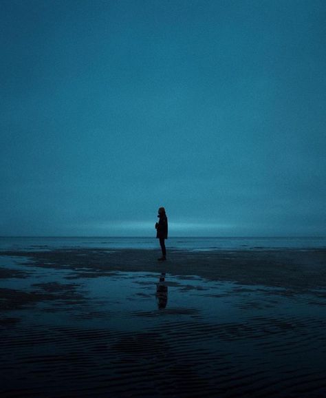 Cinematic Aesthetic, Blue Hour Photography, Hacker Wallpaper, Walk On Water, Shadow Pictures, Blue Hour, Cinematic Photography, Feeling Blue, Beach Photoshoot