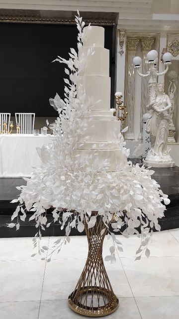 Fairy Tale Wedding Cake, Extravagant Wedding Cakes, Decorating Frosting, Grand Wedding, Tall Cakes, Couture Cakes, Extravagant Wedding, Cake Decorating Frosting, Unique Wedding Cakes