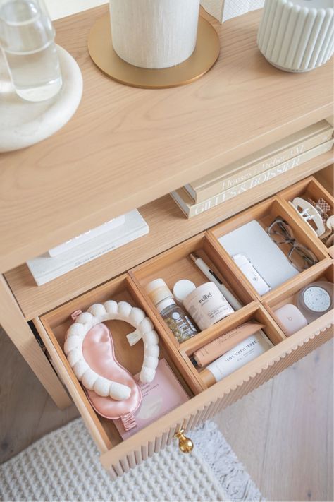 Nightstand Drawer Organization, Teresa Caruso, Bathroom Drawer Organization, Nightstand Organization, Room Organisation, Drawer Organization, Nightstand Decor, Deco Studio, Dresser Organization