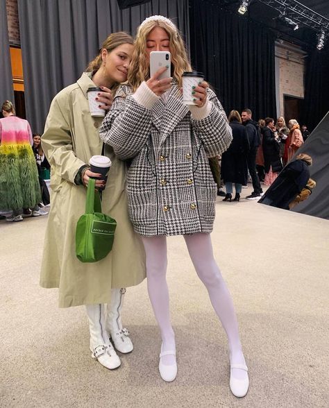 Shop the Best Pairs of Mary Jane Shoes Right Now | Who What Wear UK Mode Gossip Girl, Zapatos Mary Jane, White Tights, Carrie Bradshaw, Looks Vintage, Look Fashion, Autumn Winter Fashion, Fashion Inspo Outfits, Influencer