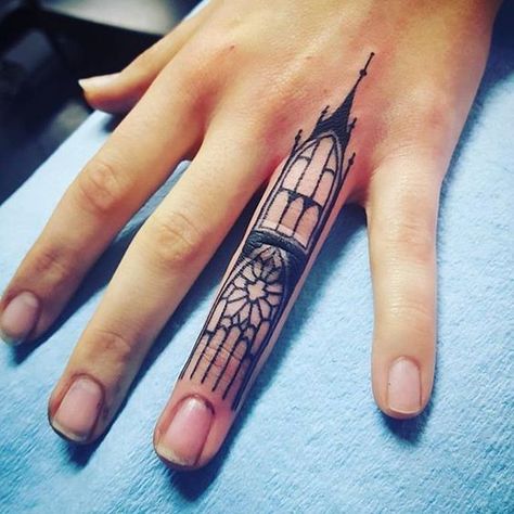 118 Impressive Architecture Tattoo Designs,instagram.com. <a href='https://br.pinterest.com/pin/564287028298282985/'>Via Pinterest</a> Tato Maori, Tato Minimal, Tato Jari, Pola Tato, Tattoo Wedding Rings, Kunst Tattoos, Finger Tattoo Designs, Tattoo Trend, Muster Tattoos