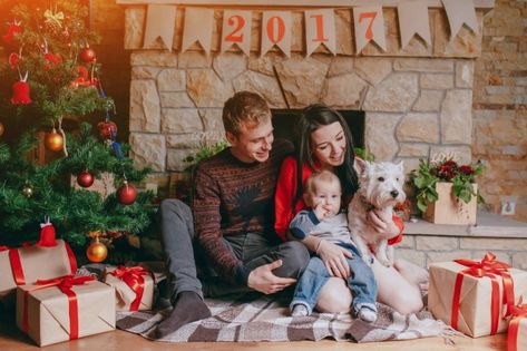 Family sitting in front of the fireplace with their baby and their dog and a christmas tree Free Photo Advent Photography, Grizwald Christmas, Christmas Toenails, Christmas Shadowboxes, Fireplace Photoshoot, College Calendar, Christmas Photoshoot Kids, Perler Christmas, Magical Spells