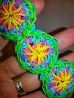 Rainbow Loom Patterns: Kaleidoscope Rainbow Loom Pattern Loom Bands Designs, Crazy Loom, Loom Tutorials, Loom Board, Fun Loom, Loom Love, Rainbow Loom Bracelet, Rainbow Loom Tutorials, Rainbow Looms