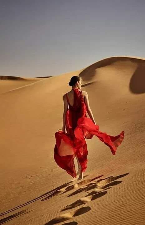 No matter how long the storm takes the  sun always shines in the cloud. Desert Fashion Photography, Desert Photoshoot Ideas, Sand Dunes Photoshoot, Desert Outfit, Desert Pictures, Dubai Safari, Desert Photoshoot, Dubai Desert Safari, Desert Photography