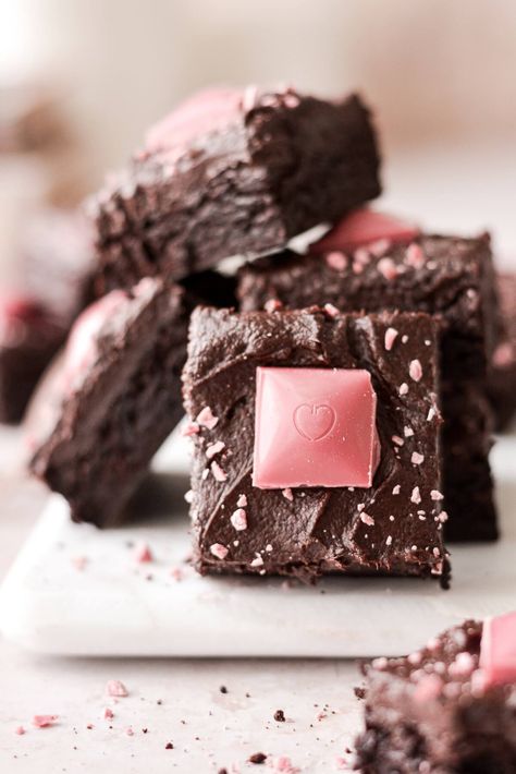 Ruby Chocolate Brownie, Valentines Brownies, Bomb Cake, Ruby Chocolate, Chocolate Blondies, High Altitude Baking, Chocolate Book, Chocolate Candy Recipes, Red Chocolate