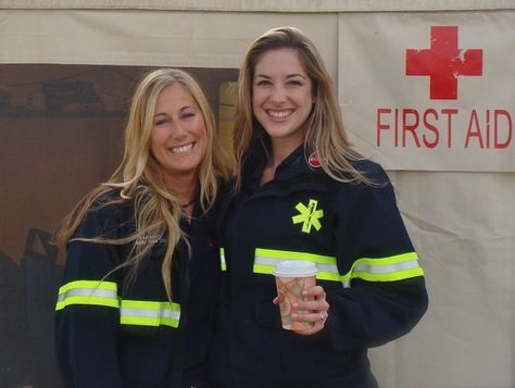 girl paramedics #inspiring Female Paramedic, Emt Study, Paramedic Quotes, Paramedic School, Girl Firefighter, Firefighter Emt, Emergency Medical Technician, Emt Paramedic, Female Firefighter