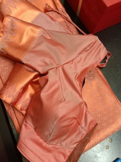 My second attempt to sew blouse for myself.. this beautiful combination of copper and dusty pink colour saree was gifted by my relative..😍 Pink Colour Saree, Sew Blouse, Saree Blouses, Self Made, Pink Colour, Saree Blouse, Dusty Pink, Pink Color, Blouses