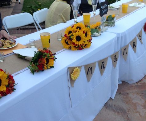 Sunflower wedding head table Sunflower Table Decorations, Bride Groom Table Decoration, Diy Head Table, Sunflower Centerpieces Diy, Wedding Head Table, Head Table Backdrop, Sunflower Table, Bride Groom Table, Sunflower Centerpieces