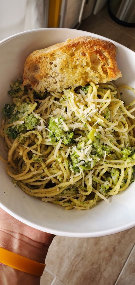 Vegan Spaghetti and Broccoli Aglio E Olio Broccoli Spaghetti, Italian Broccoli, Pasta Aglio E Olio, Aglio E Olio Recipe, Vegan Italian Recipes, Vegan Spaghetti, Parmesan Broccoli, Dairy Free Alternatives, Vegan Italian