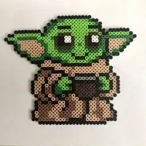 Grogu Perler Beads, Baby Yoda Perler Beads, Star Wars Perler Bead Patterns, Star Wars Perler Beads, Perler Bead Designs, Perler Bead Mario, Perler Beads Ideas, Melt Beads Patterns, Yoda Star Wars