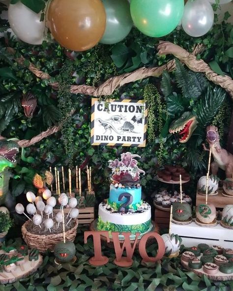 Dino Party Treat Table, Dinosaur Treat Table Ideas, Dinosaur Birthday Party Dessert Table, Jurassic Park Treat Table, Jurassic Party Food, Jurassic Park Dessert Table, Dinosaur Cake Popsicles, Dinosaur Birthday Party Treats, Dinosaur Sweets Table