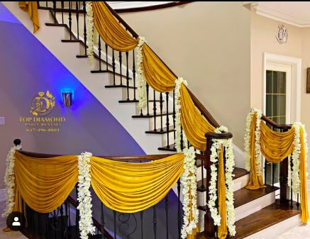 Housewarming Stairs Decorations, Diwali Decorations Staircase, Stairs Decoration Wedding, Home Design 2023, Mehendi Designs Bridal, Wedding Staircase Decoration, Mehndi Decoration Ideas, Event Nails, Bride Mehendi