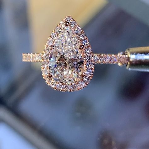 Rose Gold Pear Engagement Ring, Pear Shaped Halo Engagement Ring, Rose Gold Engagement Rings, Pear Engagement Ring Halo, Future Engagement Rings, Bling Wedding, Engagement Ring Shapes, Pear Engagement Ring, Wedding Rings Rose Gold