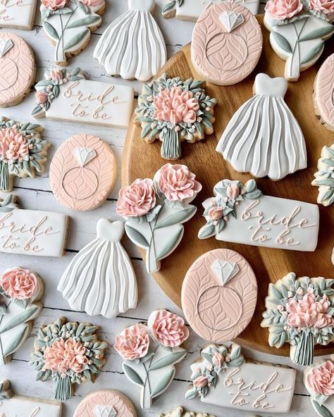 Bride Cookies, Wedding Dress Cookies, Wedding Shower Cookies, Bachelorette Cookies, Flower Sugar Cookies, Bridal Cookies, Icing Design, Crazy Cookies, Bridal Tea Party