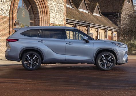 Best Self-Charging Hybrid SUVs 2023 - CarGurus.co.uk Best Hybrid Suv, Best Hybrid Cars, Suv Comparison, Family Suv, Toyota C Hr, Small Suv, Mid Size Suv, Suv Cars, Combustion Engine