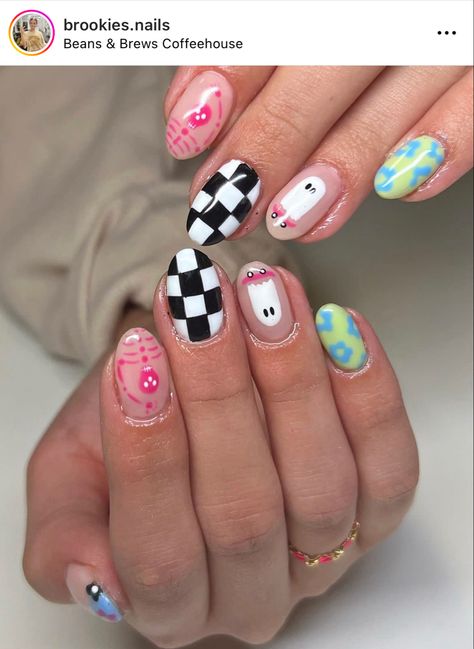 Retro Halloween Nails, Pastel Halloween Nails, Ghost Nails Halloween, Skater Ghost, Halloween Acrylic Nails, Pumpkin Nails, Fall Acrylic Nails, Cute Gel Nails, I Love Nails