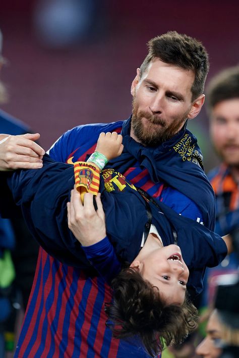 Gerard Pique of Barcelona whit his son celebrate after Barcelona won their 26th league title at the end of the Spanish League football match between Barcelona and Levante at the Camp Nou stadium in Barcelona on April 27, 2019  (Photo by Jose Breton/NurPhoto via Getty Images) Messi Son, Messi Posters, Lionel Messi Family, Lionel Messi Posters, Gerard Pique, Messi Poster, Antonella Roccuzzo, Lio Messi, Lionel Messi Fc Barcelona