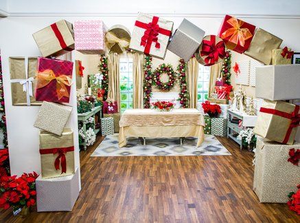 DIY PRESENT ARCH - Ken Wingard is taking plywood and turning it into a festive arch for the holidays. Present Arch, Op Background, Archway Decor, New Years Eve Ball, Christmas Arch, Christmas Background Images, Diy Christmas Presents, Christmas Apps, Background Diy