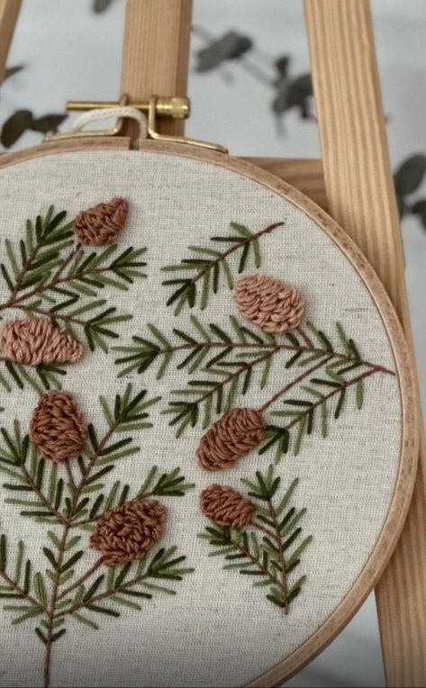 Christmas Embroidery Patterns Free, Pine Cone Embroidery, Embroidery Deer, Winter Embroidery, Holiday Embroidery, Textile Art Embroidery, Christmas Embroidery Patterns, Hand Embroidery Projects, Embroidery Monogram