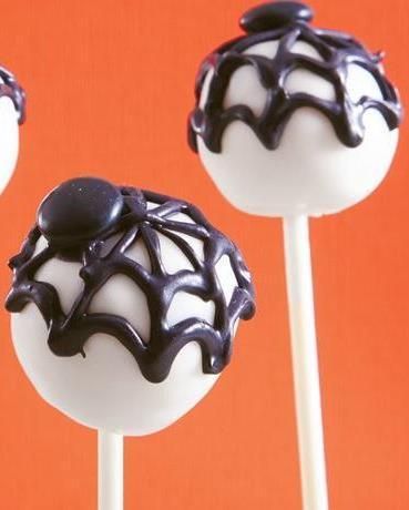 Spiderweb Cake Pops Halloween Cake Pop Recipes, Spiderweb Cake, Spider Web Cake, Halloween Cakes Easy, Cake Pop Recipe Easy, Pumpkin Cake Pops, Pear And Almond Cake, Postres Halloween, Pops Cake