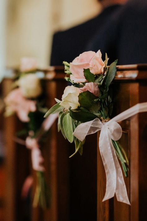 Church Pew Decorations, Pew Flowers, Wedding Church Decor, Pew Decorations, Wedding Pews, Classic Wedding Inspiration, Church Wedding Flowers, Pew Ends, Cheap Wedding Decorations