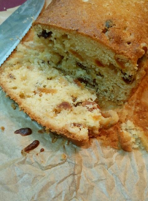 White Chocolate Apricot Loaf White Chocolate Apricot Bread, Apricot Loaf, Apricot Bread, Chocolate Apricot, Chocolate Loaf, Pecan Nuts, Kitchen White, Dried Apricots, Loaf Pan